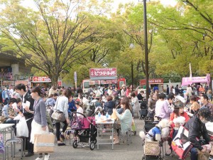 気になるイベント 代々木公園わんわんカーニバル15 どこまで 待て るか競う マテ王選手権 とか面白そう 4 11 12開催 Mitok ミトク