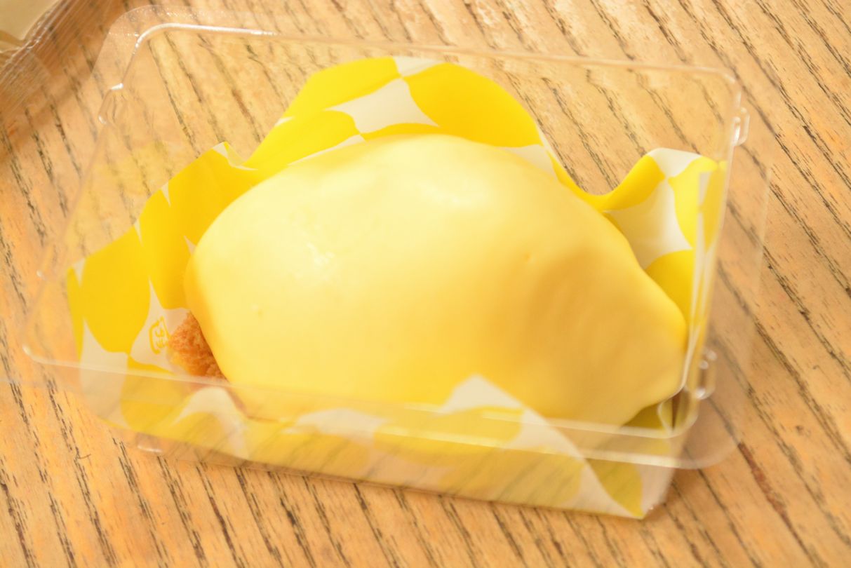 キュートで甘酸っぱい ローソン新作 スプーンで食べるレモンケーキ は女性にオススメな優しく甘酸っぱいケーキだった Mitok ミトク