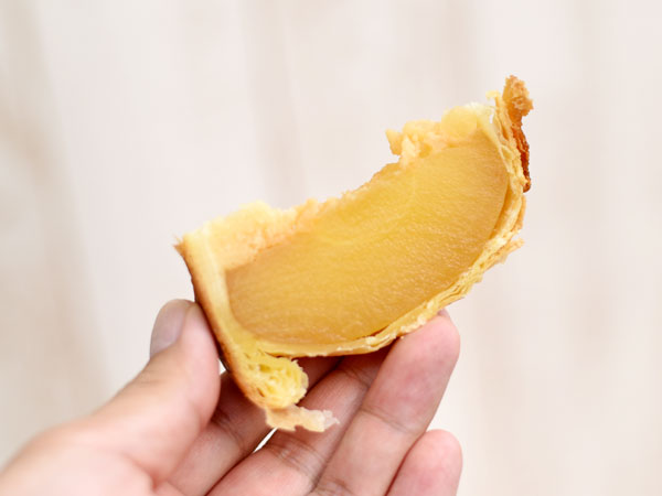 切ったらスゴイんです 気になるリンゴ はまるごとシロップ漬け林檎をパイで包んだ圧巻フーズだった Mitok ミトク