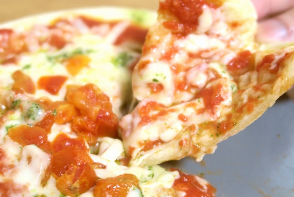 ローソンの冷凍ピザはどうなん ピッツァマルゲリータ は濃厚チーズが決め手の安ウマぴったりサイズ Mitok ミトク