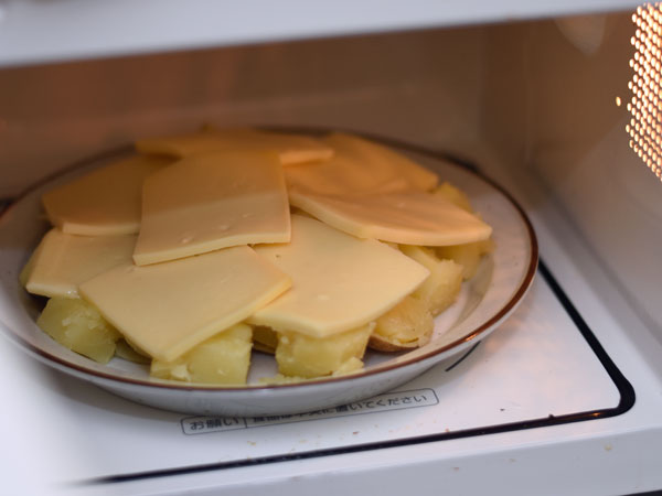 最大78%OFFクーポン ラクレットチーズを 簡単にご使用頂けるようスライスしました じゃがいもはもちろん チーズトーストにもおすすめです スイス ラクレット スライスチーズ ７０ｇ agapedentist.com