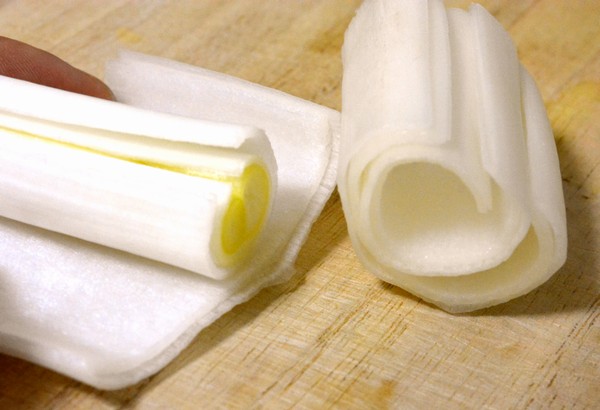 自宅でラーメン屋風 ピリカラ白髪ネギ を作る方法 サラチキを加えておつまみアレンジもいけるぞ Mitok ミトク