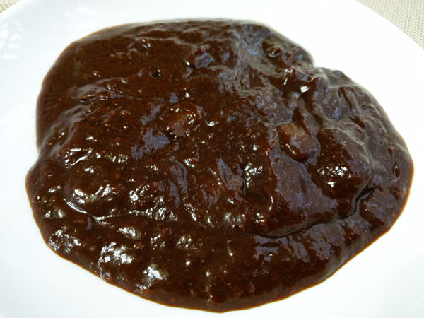 ダイソーの 外も中も黒い レトルト食品 ブラックカレー がお値段以上の旨味で買い置きしたいかも Mitok ミトク