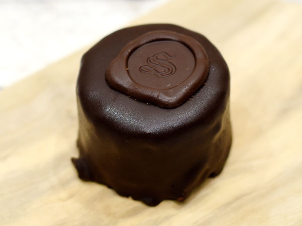 セブンのウィーン発祥チョコケーキ ザッハトルテ は意外なことに甘さ控えめ Mitok ミトク