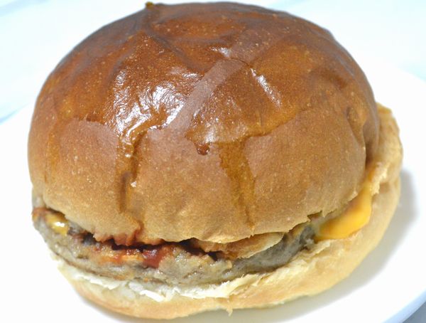 コンビニ チーズバーガー をセブン ファミマ ローソンで食べ比べてみた結果 Mitok ミトク