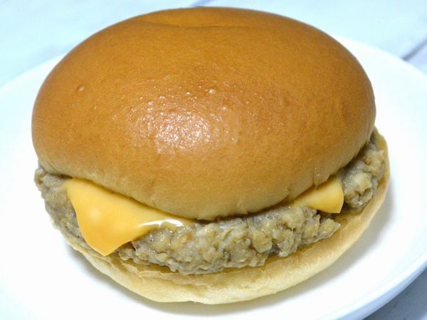 コンビニ チーズバーガー をセブン ファミマ ローソンで食べ比べてみた結果 Mitok ミトク