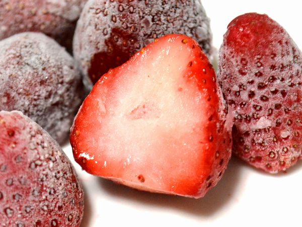 ローソンの冷凍果実 いちご は溶けかけがひんやりシャキシャキでおすすめ Mitok ミトク