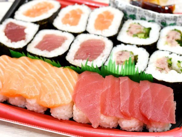 コストコ まぐろ3種とサーモン寿司 のおすすめ度は 気になる味や量をチェック Mitok ミトク