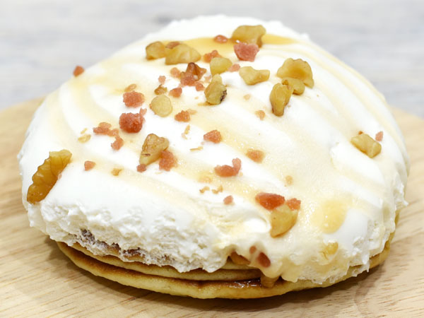 ローソンの3段パンケーキ メープルクリーム は甘さのおもてなしが過剰 Mitok ミトク