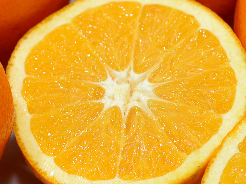 コストコの箱売りフルーツ『サンキスト ネーブルオレンジ』のおすすめ度は？ 気になる甘さやジューシー感をチェック - mitok（ミトク）
