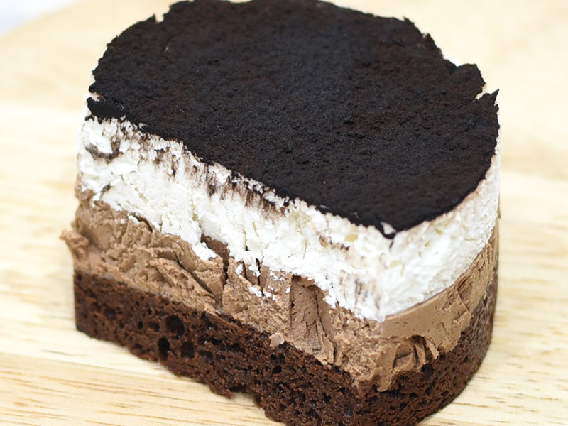 スタバの3層スイーツ チョコレートレイヤーケーキ はわりと軽やかな食べ心地 Mitok ミトク