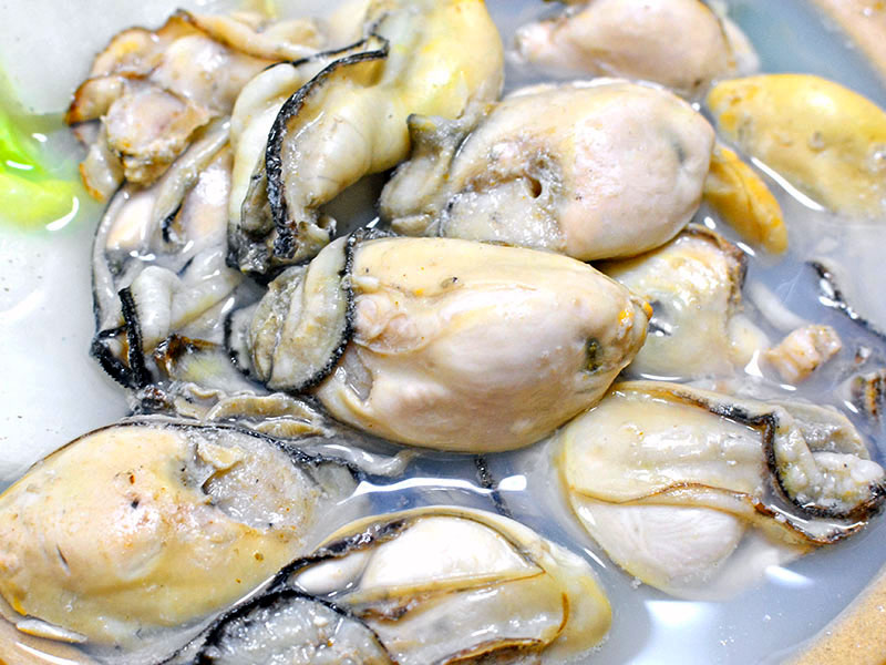 業務スーパーの1kg冷凍牡蠣『広島産 中粒かき』は鍋におすすめの旨み＆しっかりサイズ - mitok（ミトク）