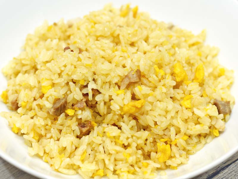 ファミマの『さっぽろ純連チャーハン』はこうばし醤油味がどこか 