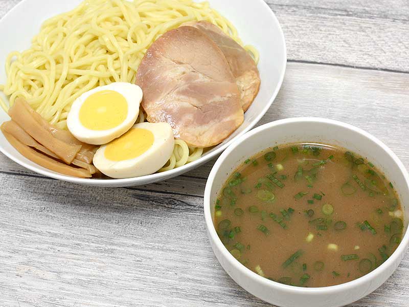 業務スーパーの つけ麺スープ 濃厚魚介しょうゆ味 はクセなしの煮干し味で食べやすい Mitok ミトク