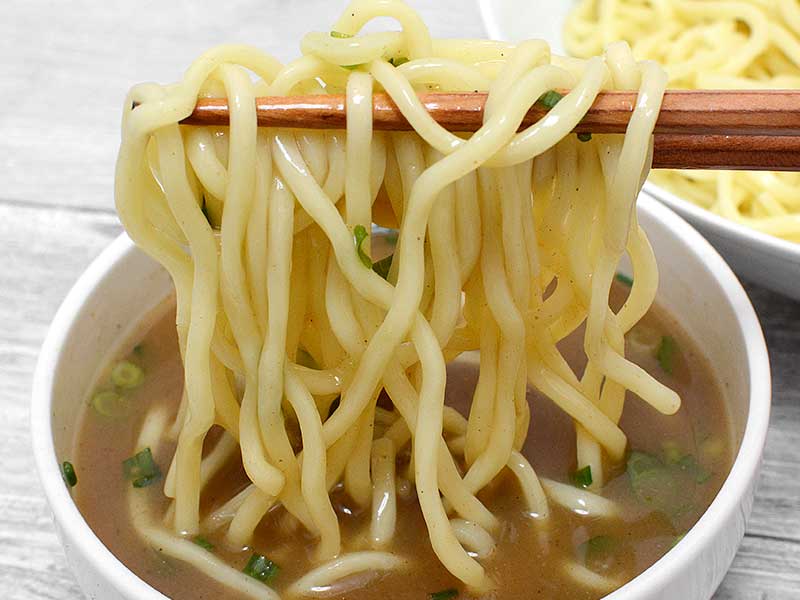 業務スーパーの つけ麺スープ 濃厚魚介しょうゆ味 はクセなしの煮干し味で食べやすい Mitok ミトク