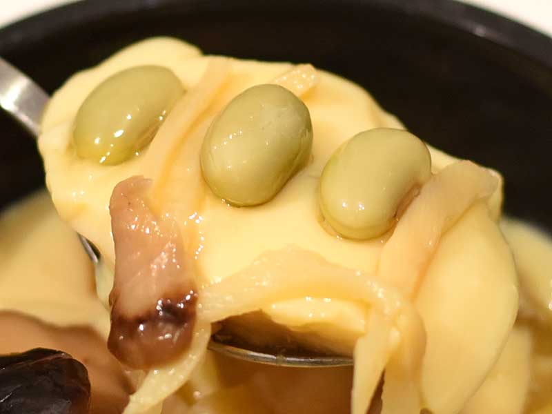 成城石井の『六種具材入り 松茸茶碗蒸し』は和の旨みがしみ入る贅沢メニュー