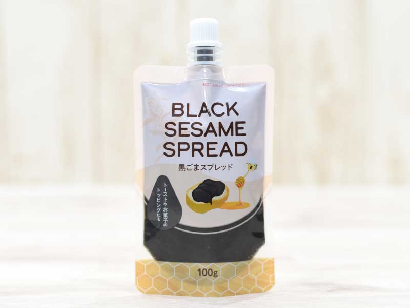 和甘味トッピングにおすすめ！ 業務スーパーの『黒ごまスプレッド』はまろやか香ばし系で使いやすい
