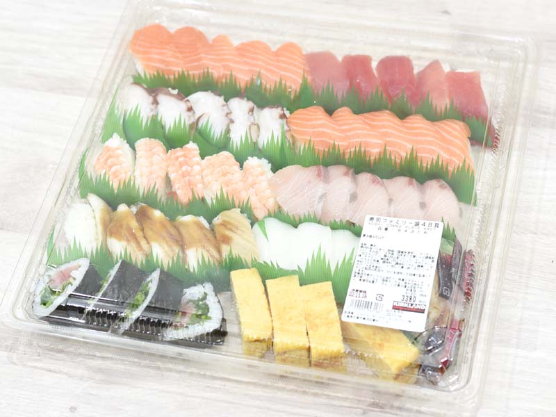 コストコの『寿司ファミリー盛48貫』は値上げで変わった？ 最近のネタ・味・コスパをチェックしてみた