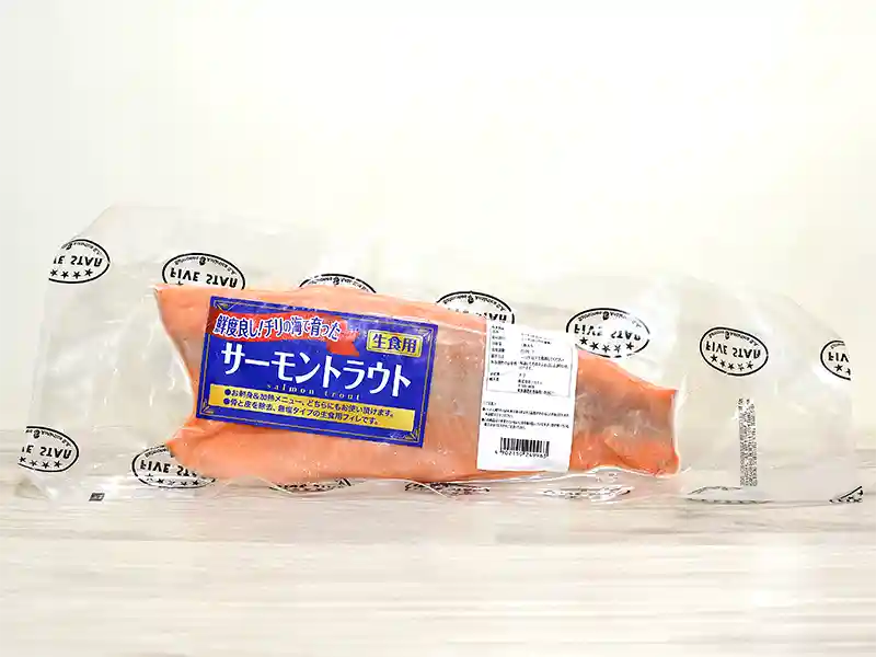 業務スーパーの『生食用サーモントラウト』は買い！ 海鮮丼もソテーでもおいしくいただける